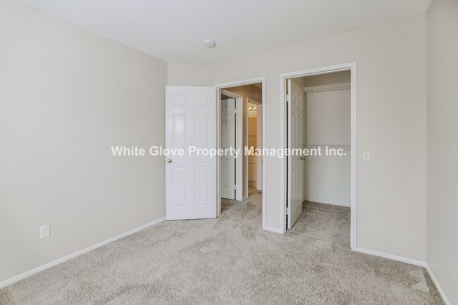 Building Photo - 4 Bedroom in Fullerton's Somerset Gated Co...