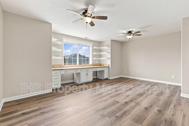 Building Photo - 9711 Nottingham Dr