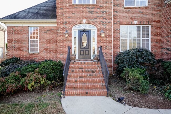 Building Photo - Four Bedroom Home!