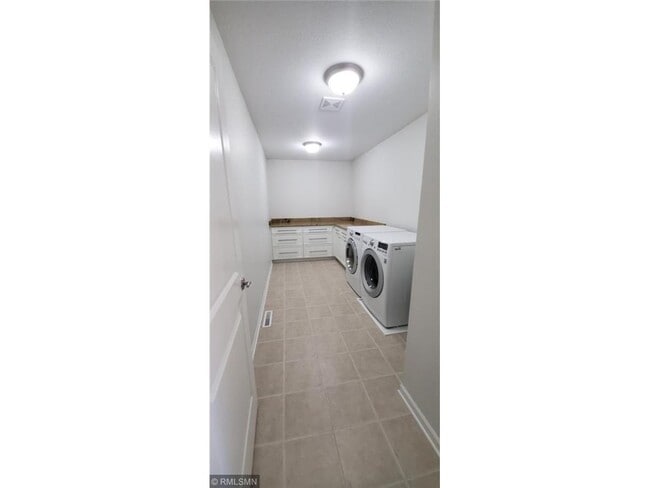 Building Photo - 25200 Yellowstone Trail