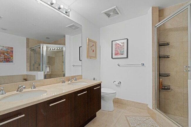 Building Photo - 410 Evernia St