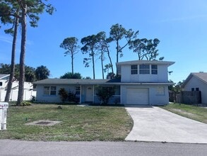 Building Photo - 4BD/2BA on the Island!