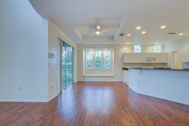 Building Photo - 1800 Bayshore Way