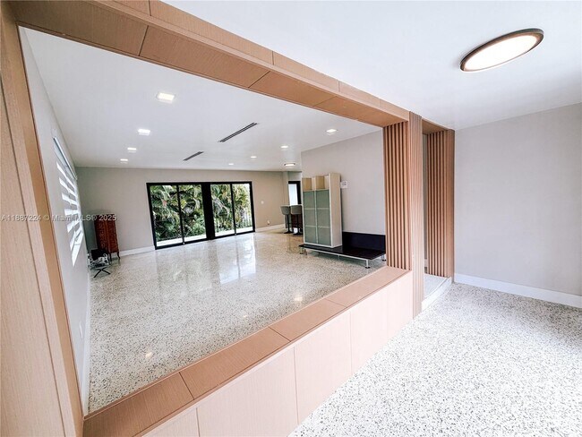 Building Photo - 425 NE 103rd St