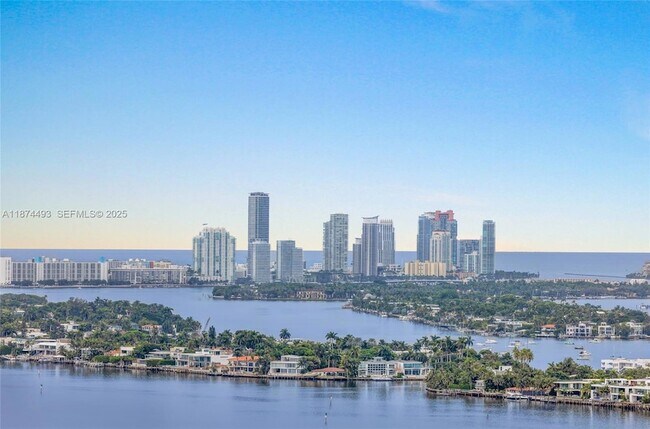 Building Photo - 700 NE 24th St