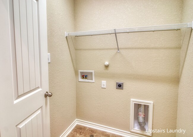 Building Photo - modern elegance and comfort