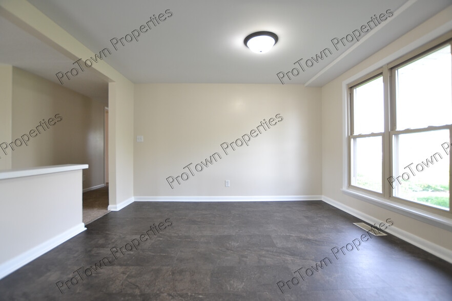 Building Photo - 2417 Essington Rd