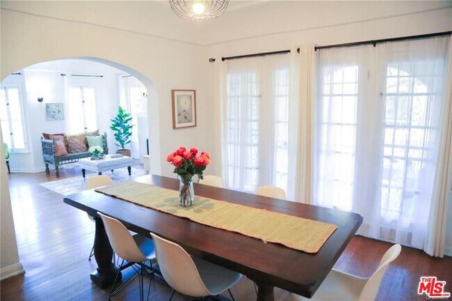 Building Photo - 601 Sweetzer Ave