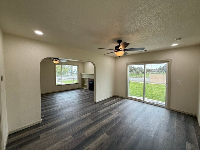 Building Photo - Newly remodeled country home!