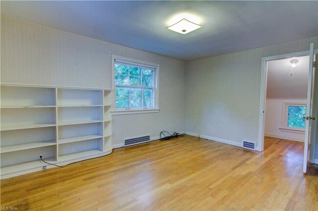 Building Photo - 4 Bed 3.5 Bath in Cleveland Heights - You ...