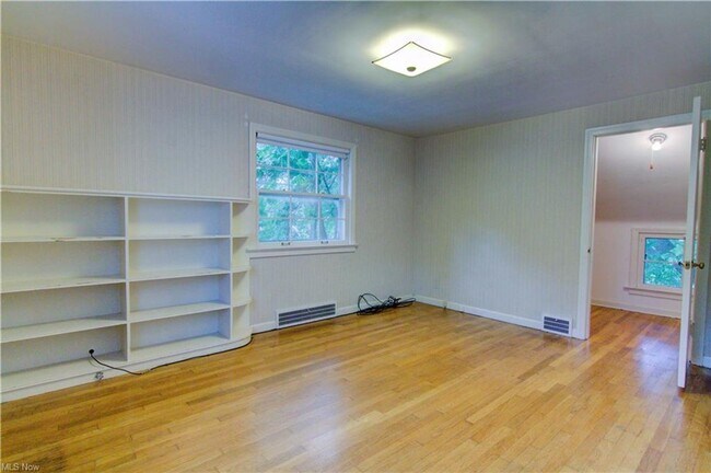 Building Photo - 4 Bed 3.5 Bath in Cleveland Heights - You Don't Want To Miss This!