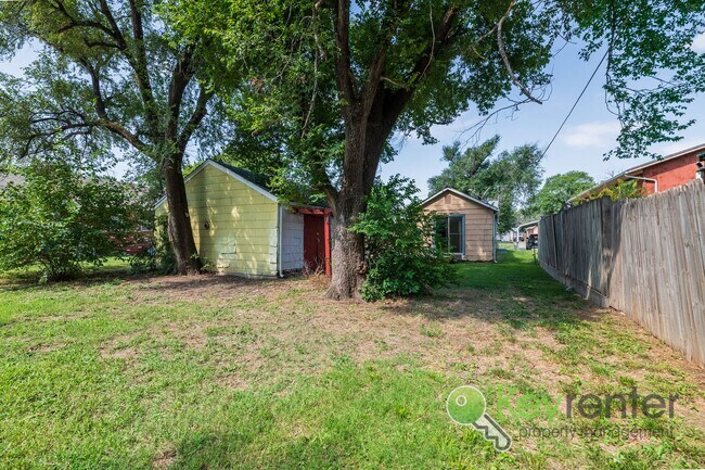 Building Photo - 3 Bedroom 1 Bath for rent | Seneca and McC...