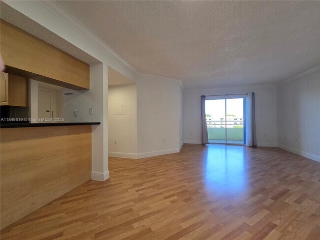 Building Photo - 10765 SW 108th Ave