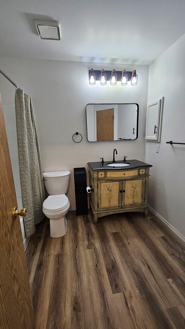 Building Photo - 3330 Queen Anne Way