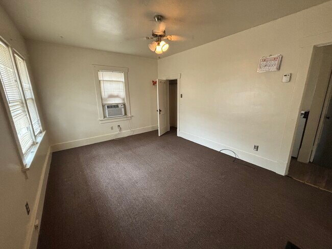 Building Photo - 215 E 1st Ave