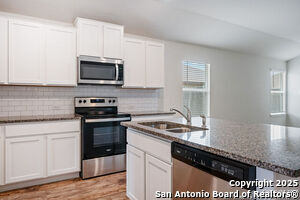 Building Photo - 425 Sabine River