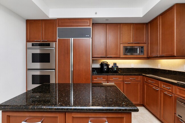 Building Photo - 20201 E Country Club Dr