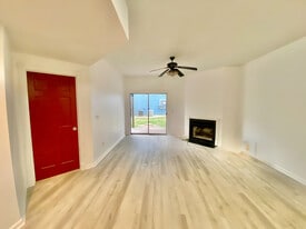 Building Photo - 4240 Wilshire Blvd