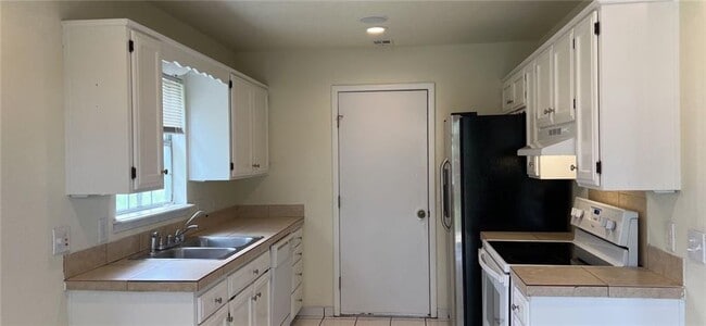 Building Photo - 405 E Mimosa Pl