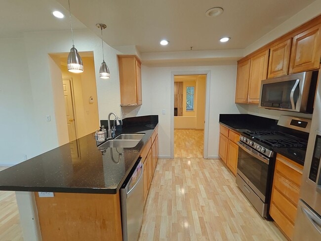 Building Photo - 3 Bedroom for Rent in River Oaks! $4,975