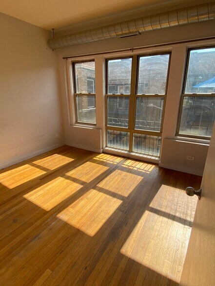 Building Photo - 1223 W Greenleaf Ave
