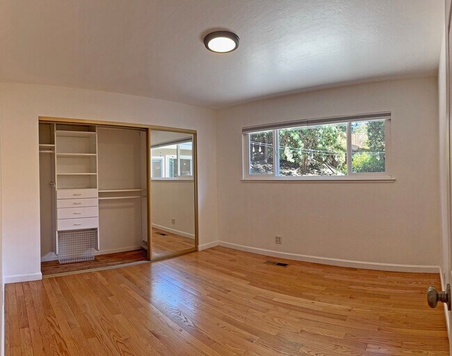 Building Photo - Gorgeous Large Milpitas Home located in a ...