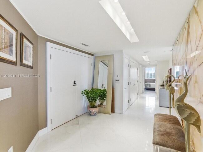 Building Photo - 17875 Collins Ave