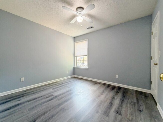 Building Photo - 11545 Carriage Park Ln