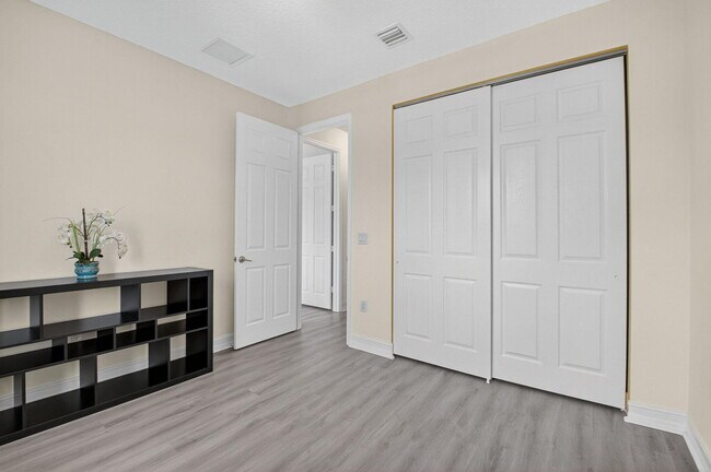 Building Photo - 8101 Ironstone Dr