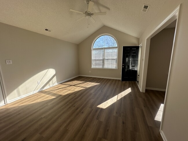 Building Photo - 706 Jimmies Creek Dr