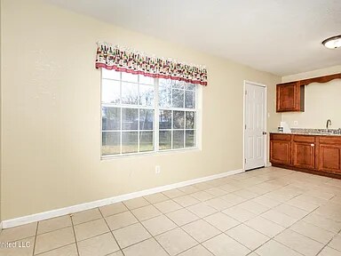 Building Photo - 5117 Potomac Dr