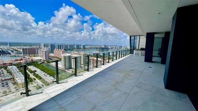 Building Photo - 17141 Collins Ave
