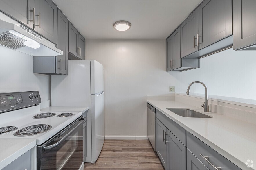 Primary Photo - Burien Crest Apartments- 1- & 2-Bedroom Ap...