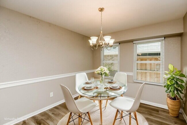 Building Photo - 1913 Green Willow Dr