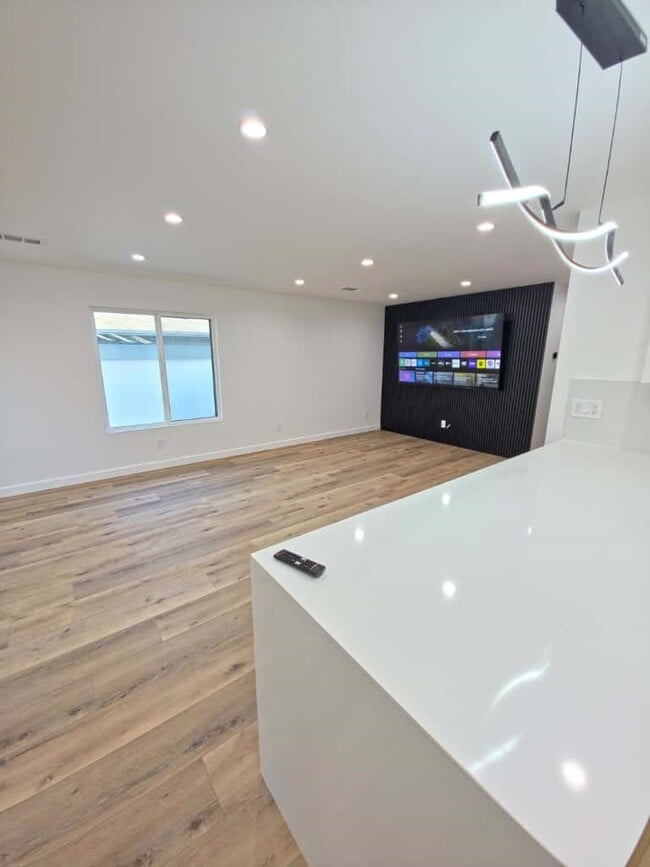 Building Photo - 7045 Nestle Ave