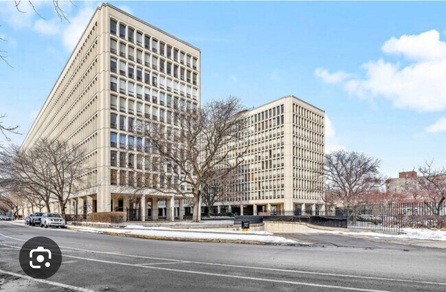 Building Photo - 1450 E 55th Pl