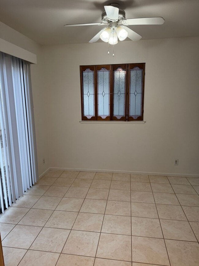 Building Photo - Single story 3 bed, 2 bath home with yard