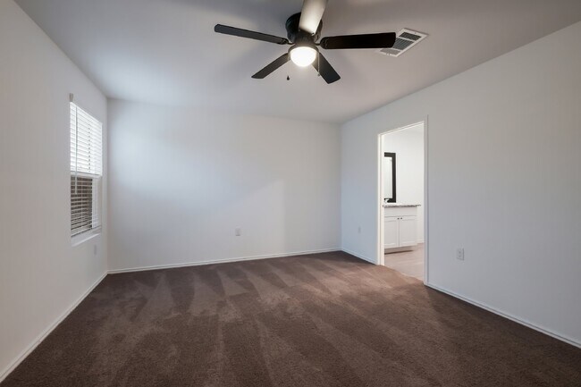 Building Photo - Stunning New 4-Bedroom Home with Upgrades in Mission del Lago.