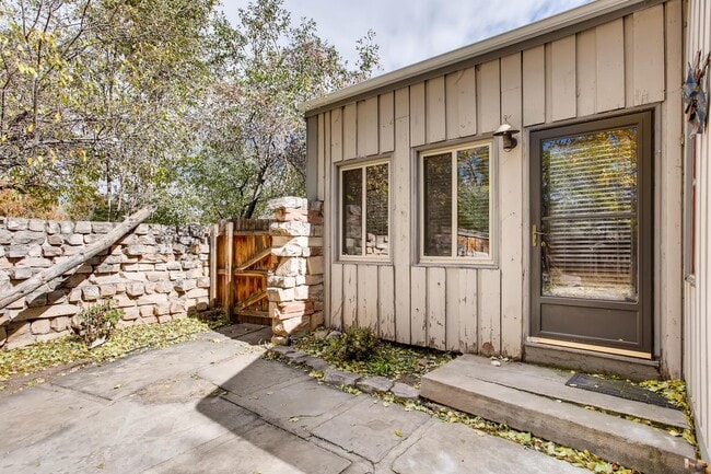 Building Photo - 1525 Crestmore Pl