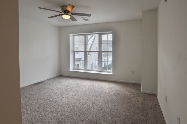 Building Photo - Beautiful Townhome in Arcona Community