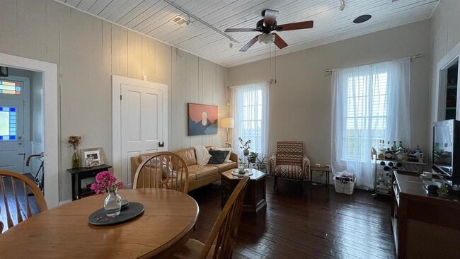 Building Photo - 2011 Decatur St