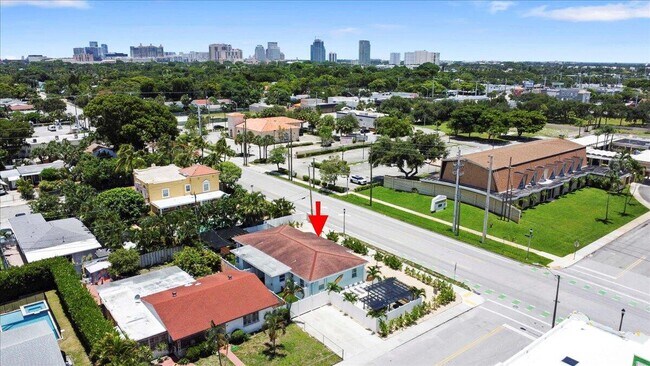 Building Photo - 2741 Parker Ave