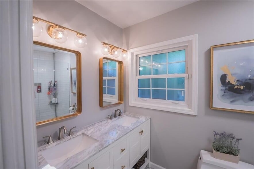 Building Photo - 1210 Lenox Cir NE