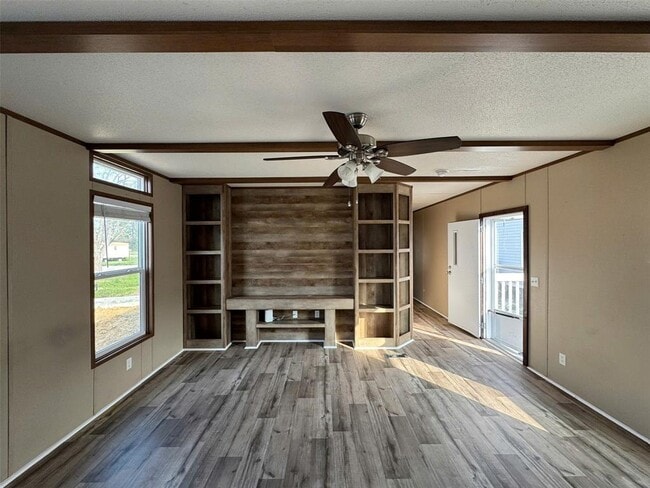 Building Photo - 16206 Wood Dr
