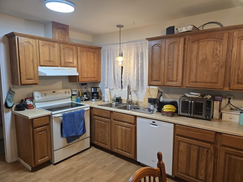 Building Photo - 1811 E Grand Ave