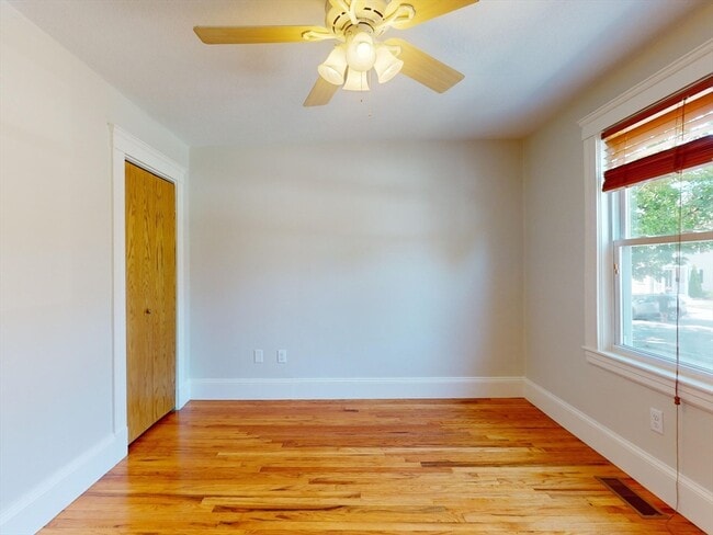 Building Photo - 25 Charlotte Rd