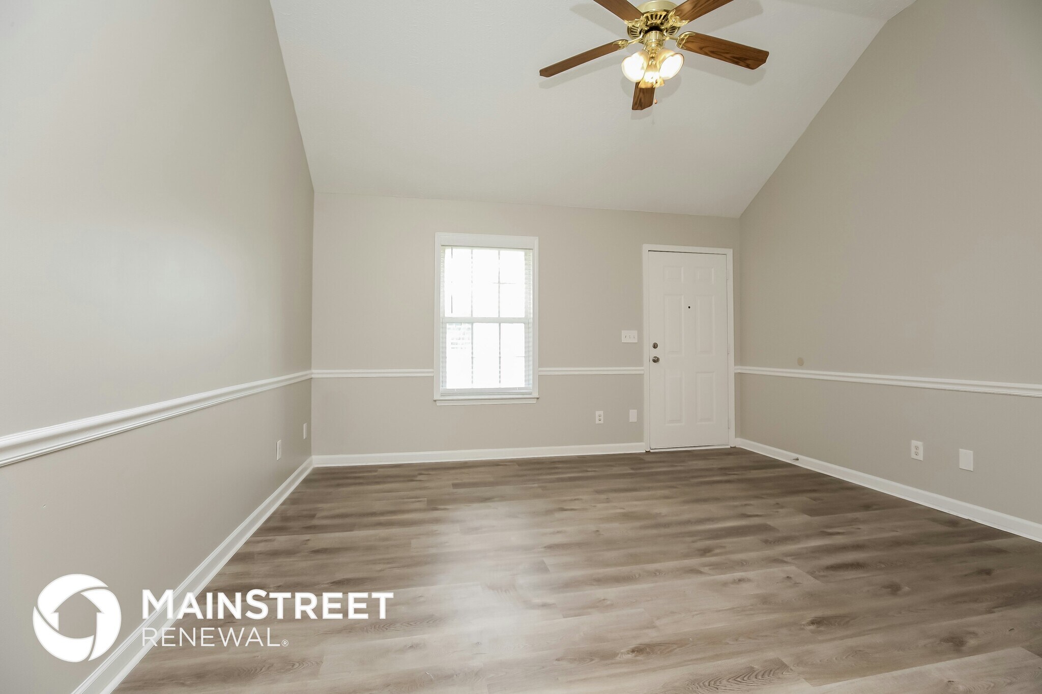 Building Photo - 352 Royal Garden Dr