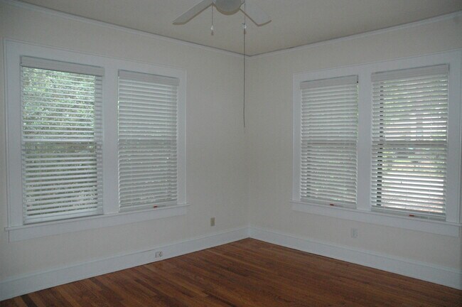 Building Photo - Perfect 4 Bedroom, 2 Bathroom House -- Walk to UF!