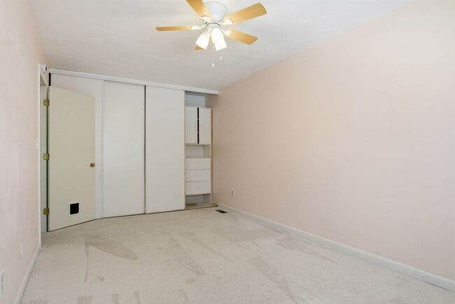 Building Photo - Two-Bedroom Townhouse Near Bus Line – Pet Friendly