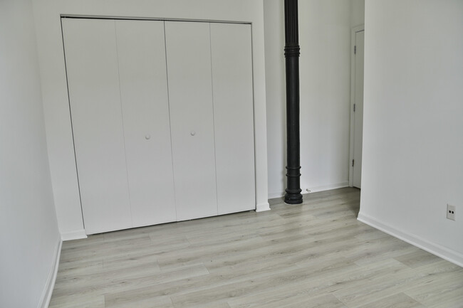 Building Photo - 2022 S Throop St